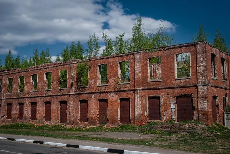 Фабрики в озерах. Ткацкая фабрика город Озеры. Ткацкая фабрика в городе Озеры Московской. Заброшенная Ткацкая фабрика Ока Озеры. Город озёры заводы.