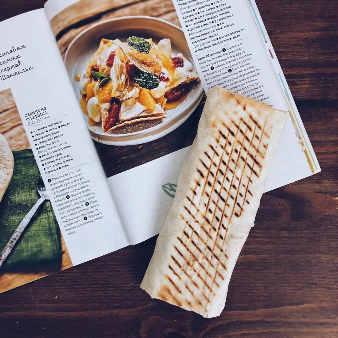 Шаурма с пепперони. Шаурма круглосуточно. Реклама шаурма шашлык. Шаурма джан череповец. Шаурма с листьями салата.