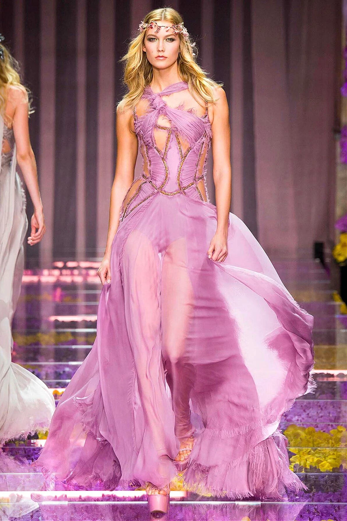 Couture Atelier Versace. Atelier Versace платье. Versace Haute Couture. Платья Версаче 2022 модные. Версаче ательер