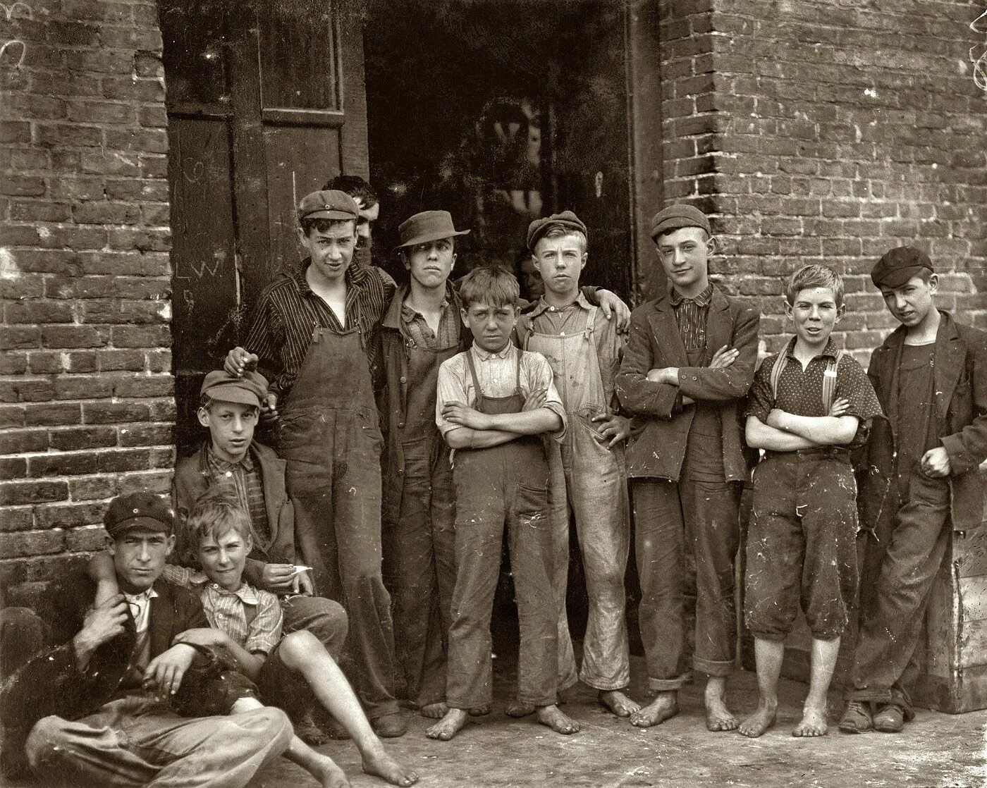 Величайшее поколение. Поколение 1900. Молчаливое поколение 1923-1943. Беспризорники 19 века. Величайшее поколение 1900 1923.