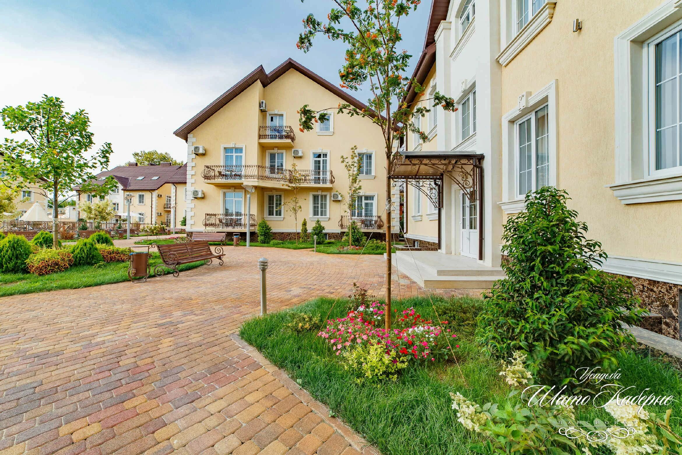 Усадьба шато анапа джемете. М 4 усадьба. М 4 усадьба. Шанти лодж красная поляна. Ладожская усадьба карелия.