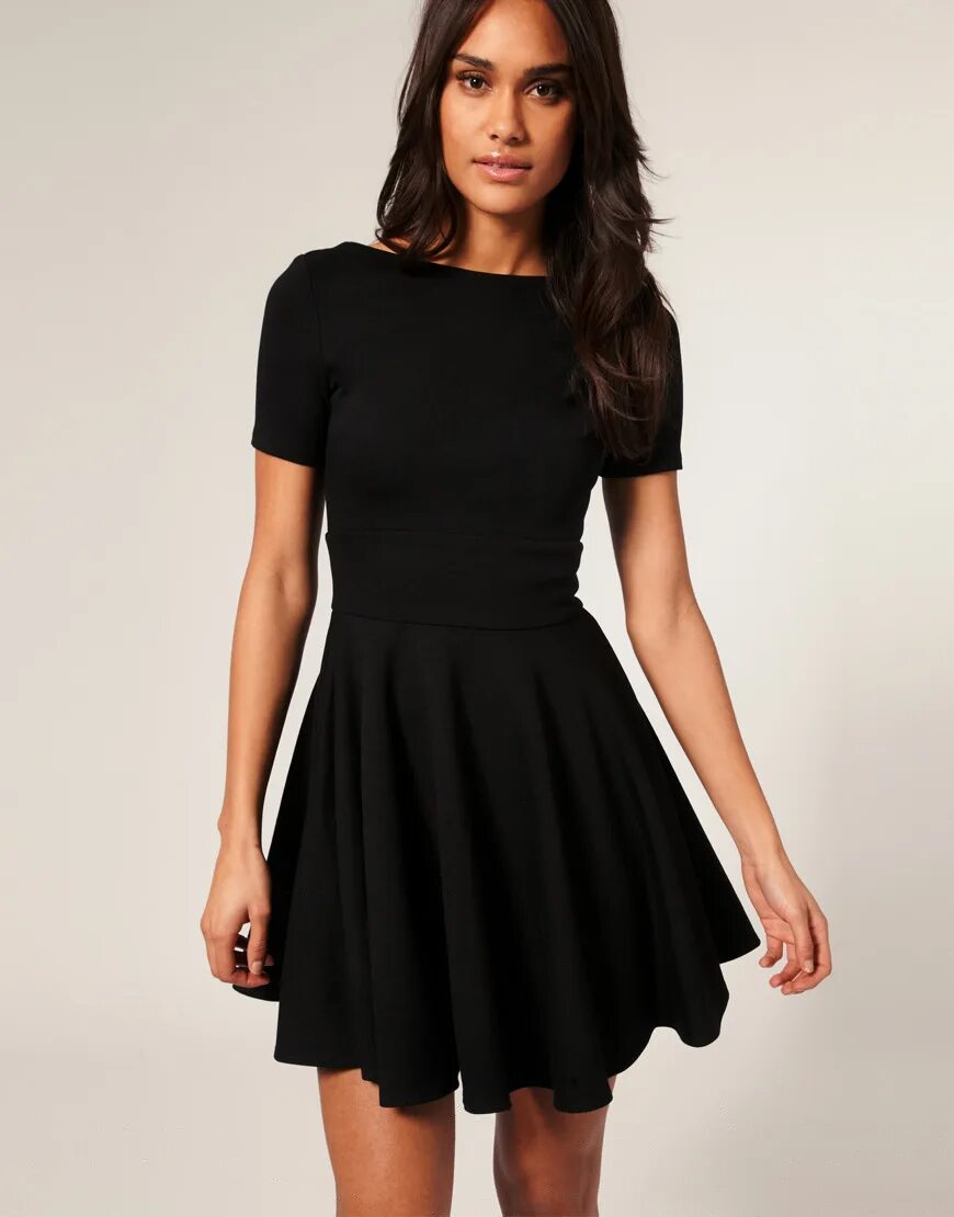 Платье черное. Платье чёрное кортокое. Женское чёрное платье. Черные модные платья короткие.
