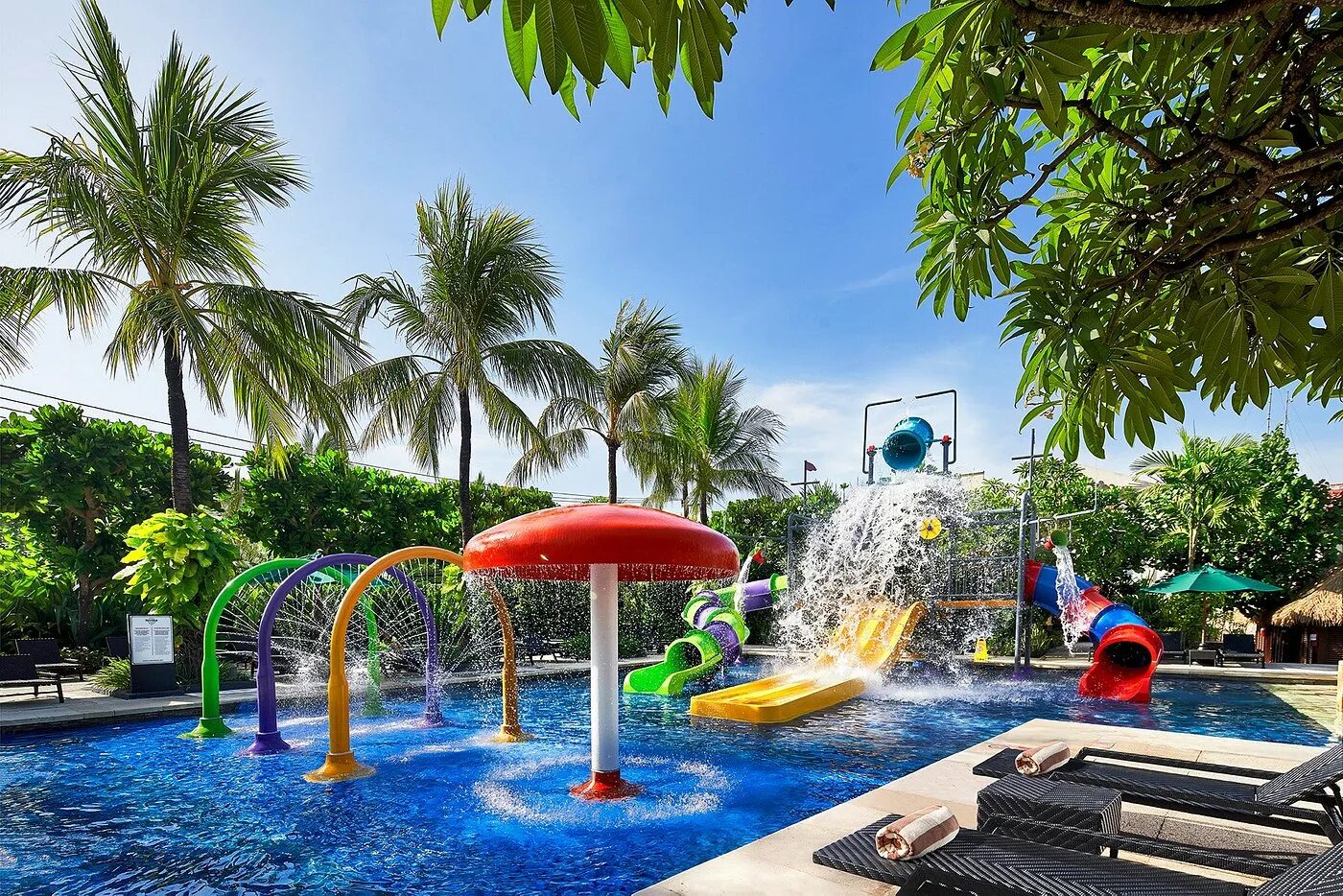 Nika island water villa. Hard rock hotel bali 4*. Акварай в тропиках. Private plunge pools i. Тропический рай у бассейна широкий формат.