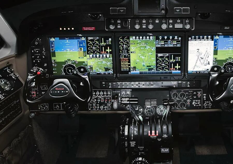 Бичкрафт кинг эйр. Самолет бичкрафт кинг эйр 350. Кинг эйр 350i. Beech 300 super king air 350i. Beechcraft super king air 350 кабина.