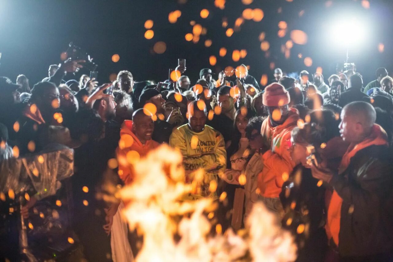 Saint pablo kanye west альбом. Кани уэст концерт 2021. Happy kanye. Канье уэста "life of pablo ",. Kanye west party.