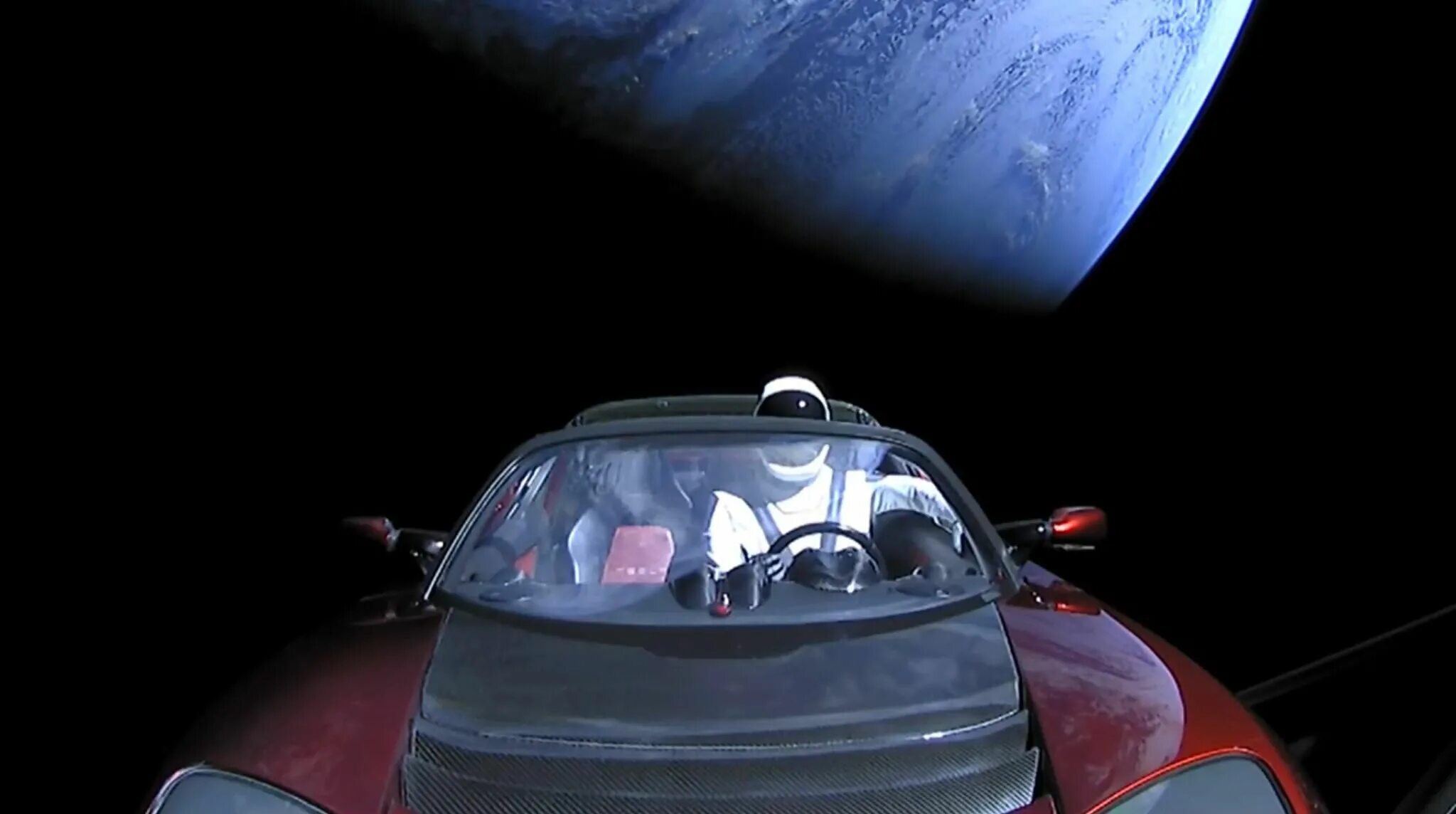 Запустил в космос автомобиль. Falcon heavy tesla roadster. Falcon heavy tesla roadster. Тесла роадстер в космосе. Элон маск тесла в космосе.