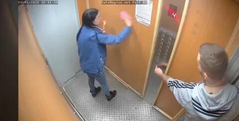 Соседку в лифте