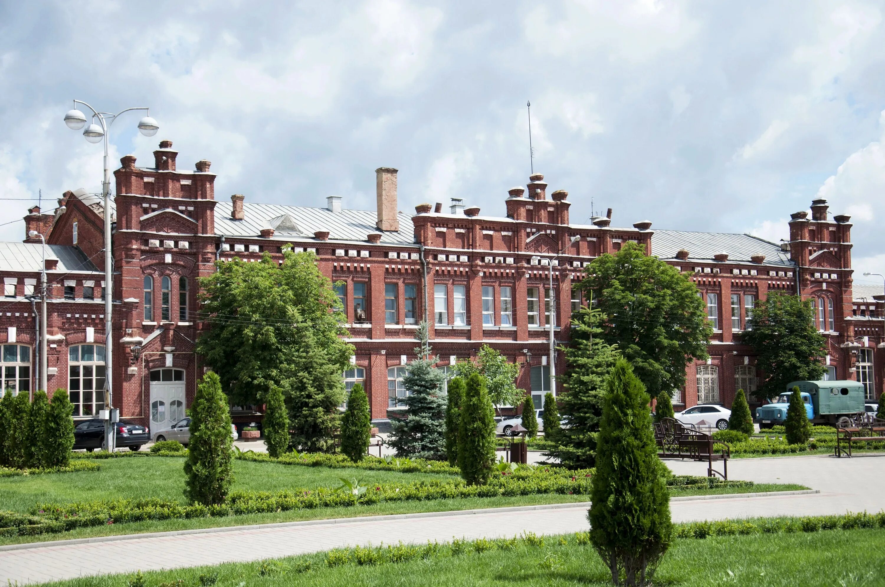 Кропоткин (город) города краснодарского края. Кропоткин кавказская жд вокзал. Площади города кропоткина краснодарский край. Жд станция кропоткин краснодарский край. Кропоткин город краснодарский край.