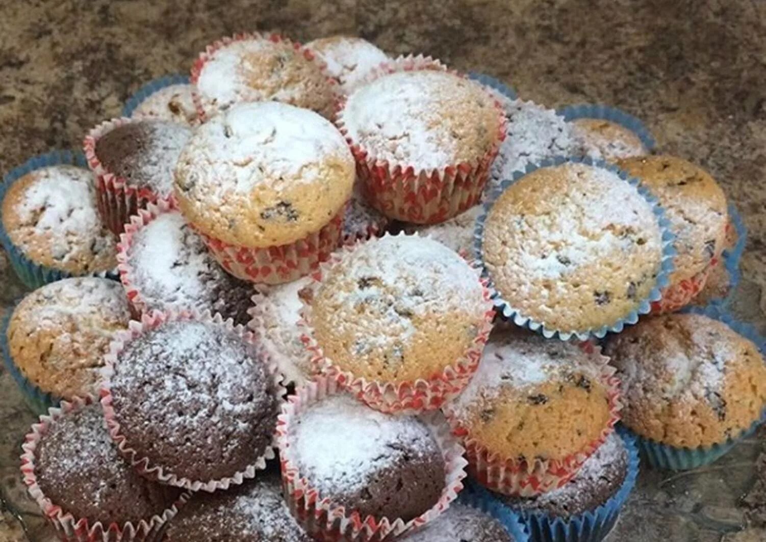 Маффины на майонезе. Кекс кексики на майонезе. Кексы на майонезе. Кекс с изюмом на майонезе. Кексы на майонезе рецепты.