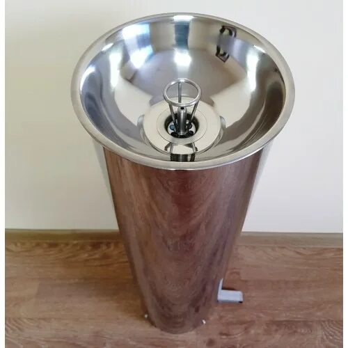 садовая раковина. раковина для питьевого фонтана. раковина для питьевого фонтана. фонтанчик для раковины. умывальник с краном и фонтанчиком для питья.