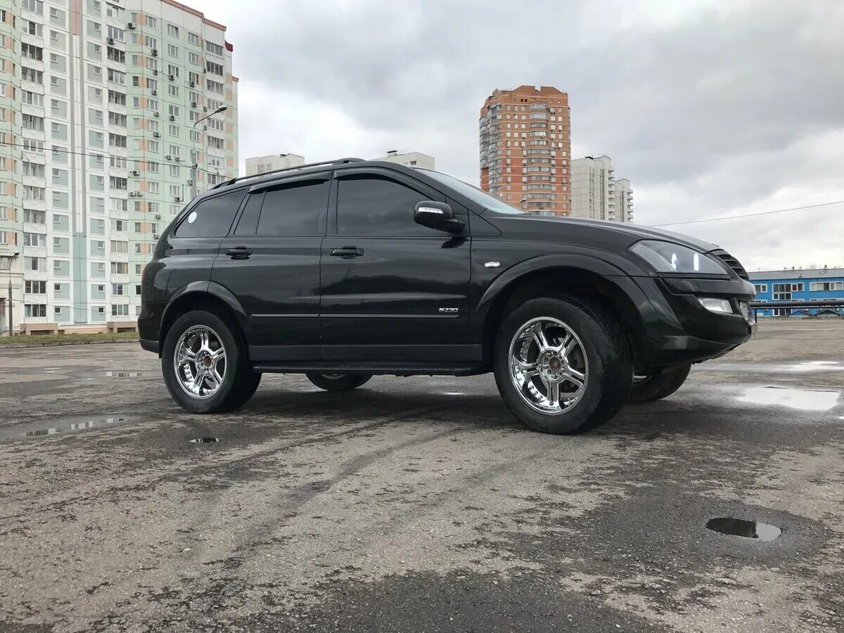 Колесные диски кайрон. SSANGYONG Kyron на дисках r20. SSANGYONG Kyron 18 диски. Kyron диски r20. SSANGYONG Kyron 20 диски.