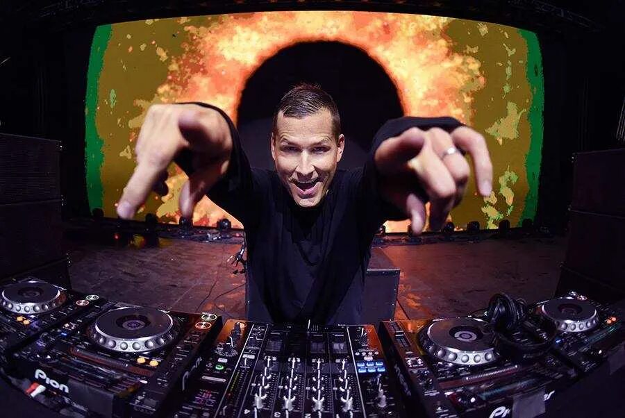 Популярная диджей музыка. Амир Радуанович диджей. Kaskade DJ. Самые крутые диджеи. Самые знаменитые диджеи.