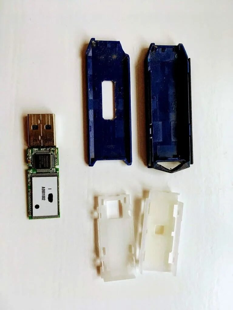 Флешка из бумаги. Флешка sd 2 gb. Флеш-карта 1 гб. Флешка к старому центру. Флешка к старому центру.