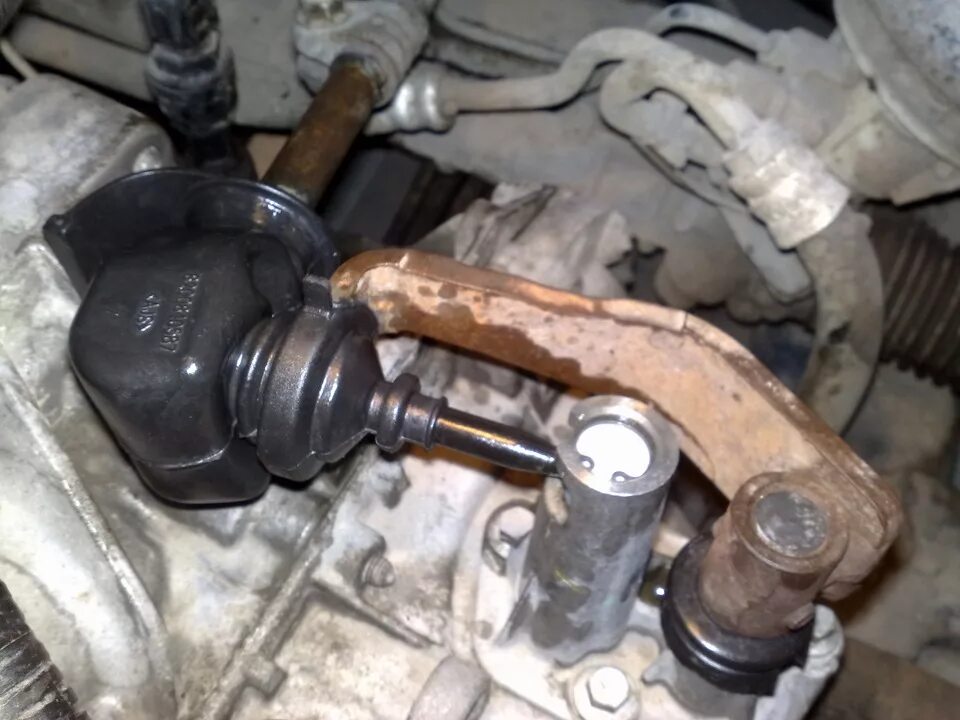 Готовимся к зиме.Часть 1 - ТО кулисы привода штока КПП. - Renault Logan (1G), 1,