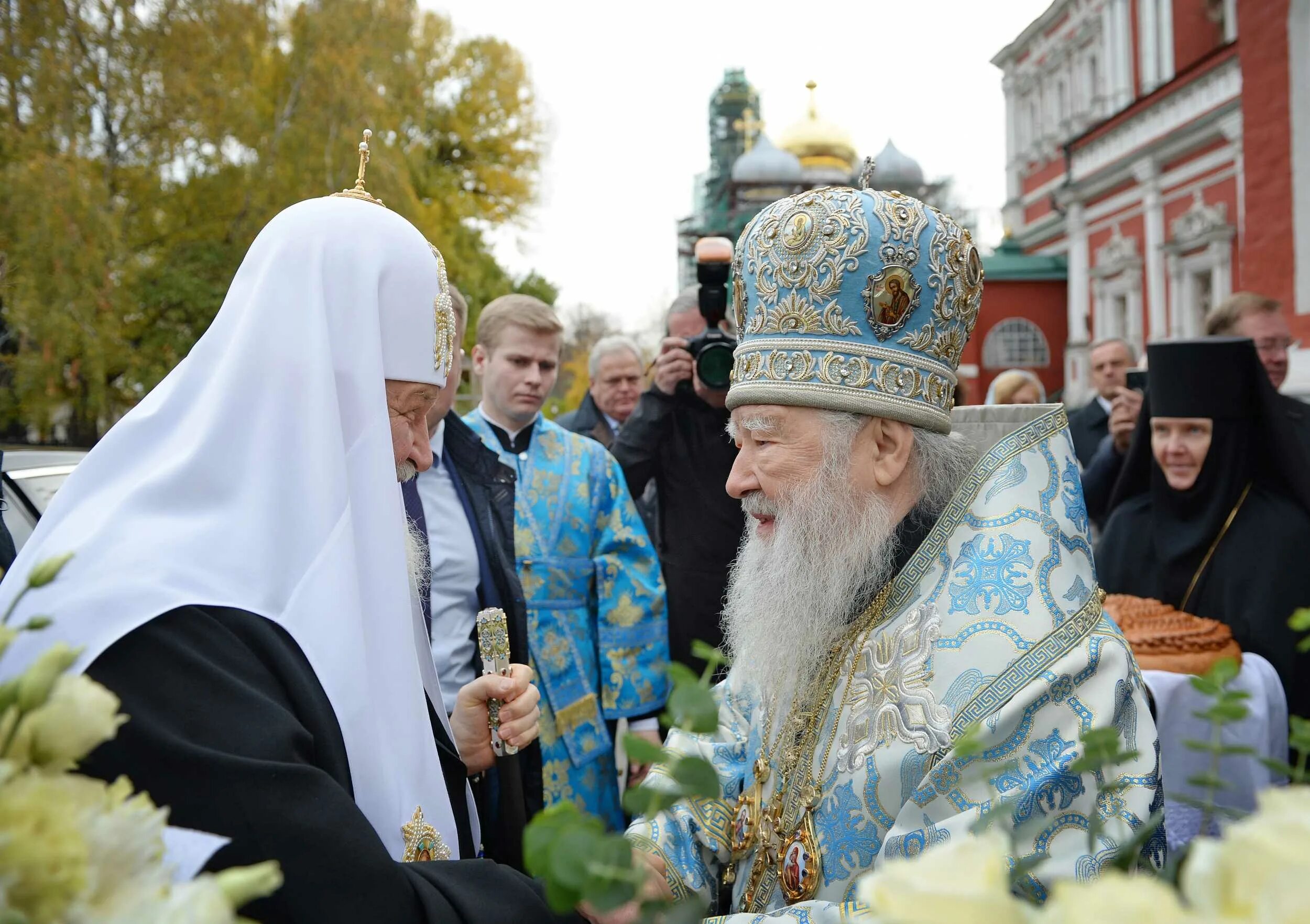 Московская епархия русской православной. Патриарх в Новодевичьем монастыре. Патриарх Кирилл Смоленская Божия Матерь.