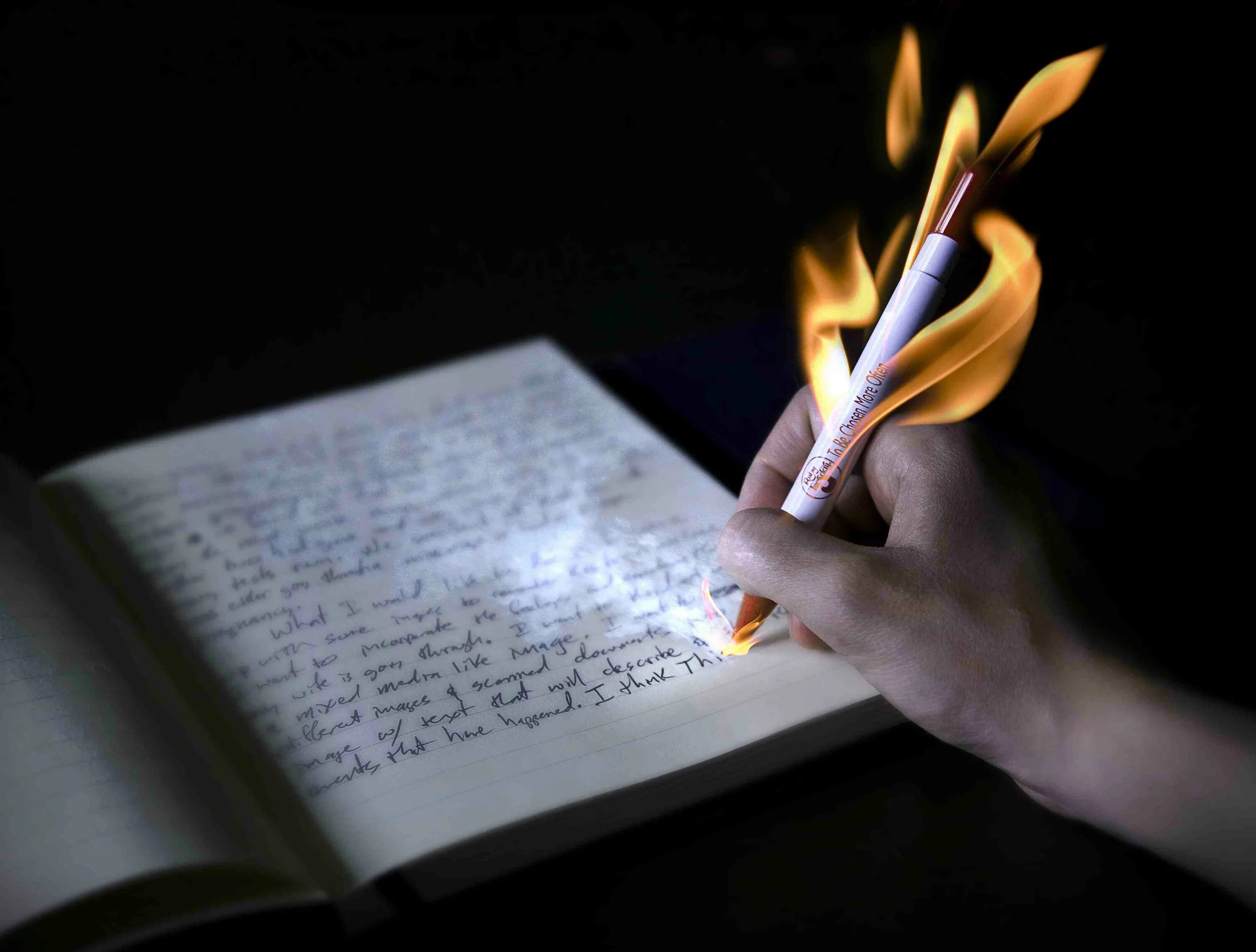 Огненные слова. Огонь с надписью огонь. Write fire. Надпись огонь. Горящие письма.
