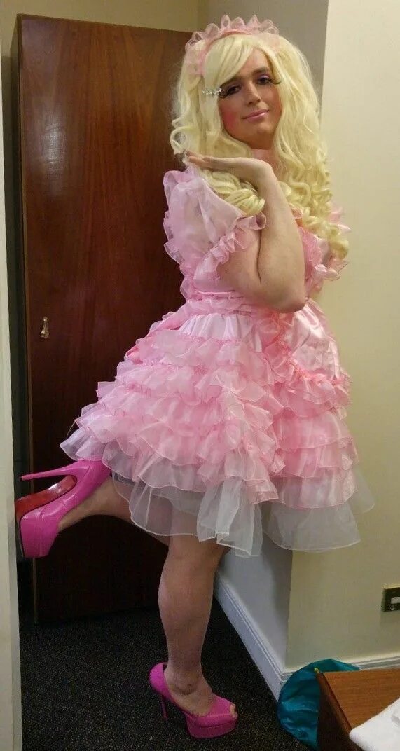 Сисси бролита. Сисси кингдом. Gaysissies gay paul and maurice sissy sucking dick. Ella сисси. Exposed sissy faggot katty.