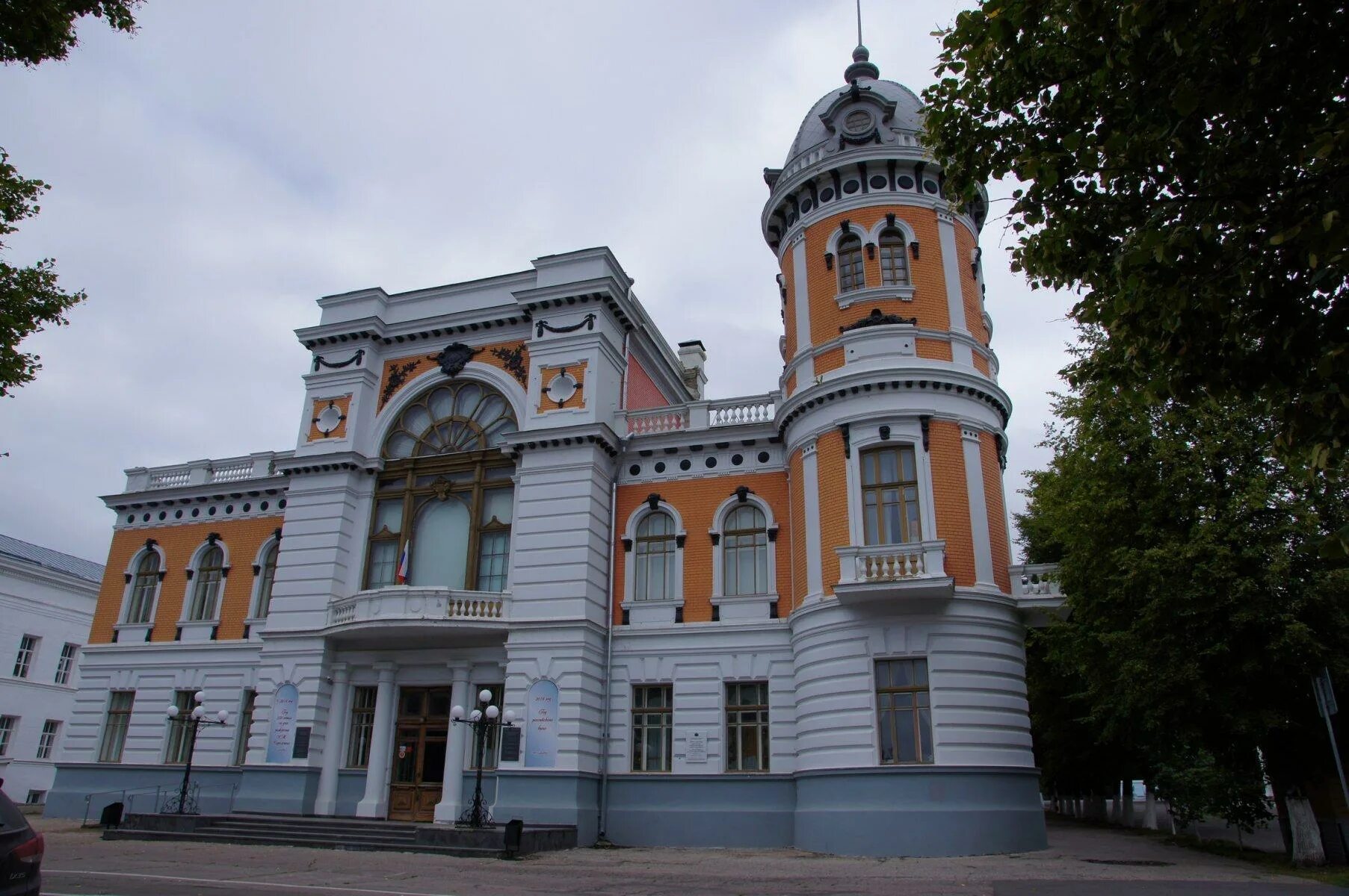 Музеи города ульяновска. Ульяновский областной краеведческий музей. Ульяновский областной краеведческий музей. Ульяновский областной краеведческий музей ульяновск. Ульяновский областной краеведческий музей ульяновск.