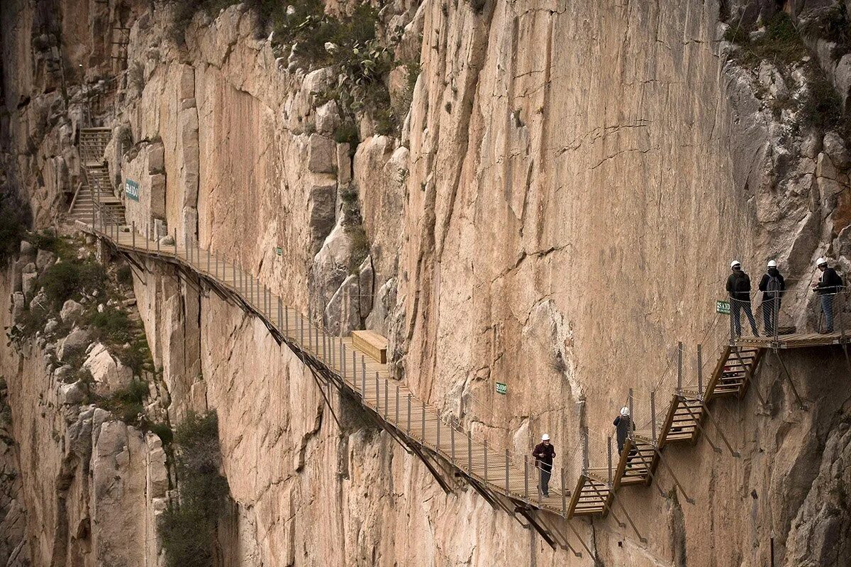 Тропа на скале. Королевская тропа (Каминито-дель-Рей) (Испания). El Caminito del Rey Королевская тропа Испания. 1. Эль-Каминито-дель-Рей – Испания.. Каминито дель Рей Малага.