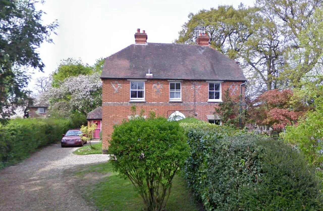 счастливая семья в доме. дом родителей как называется. большая американская семья. родина есенина село константиново. семейное счастье в живописи.