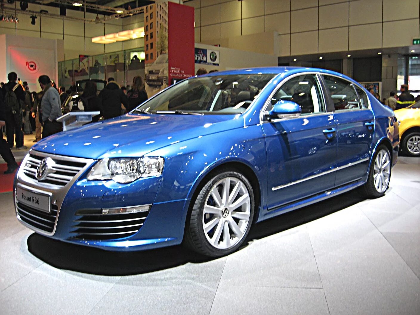 B6 какой лучше. VW Passat r36. VW Passat b6 r36. VW Passat b6 r36 sedan. Фольксваген Пассат б6 синий.