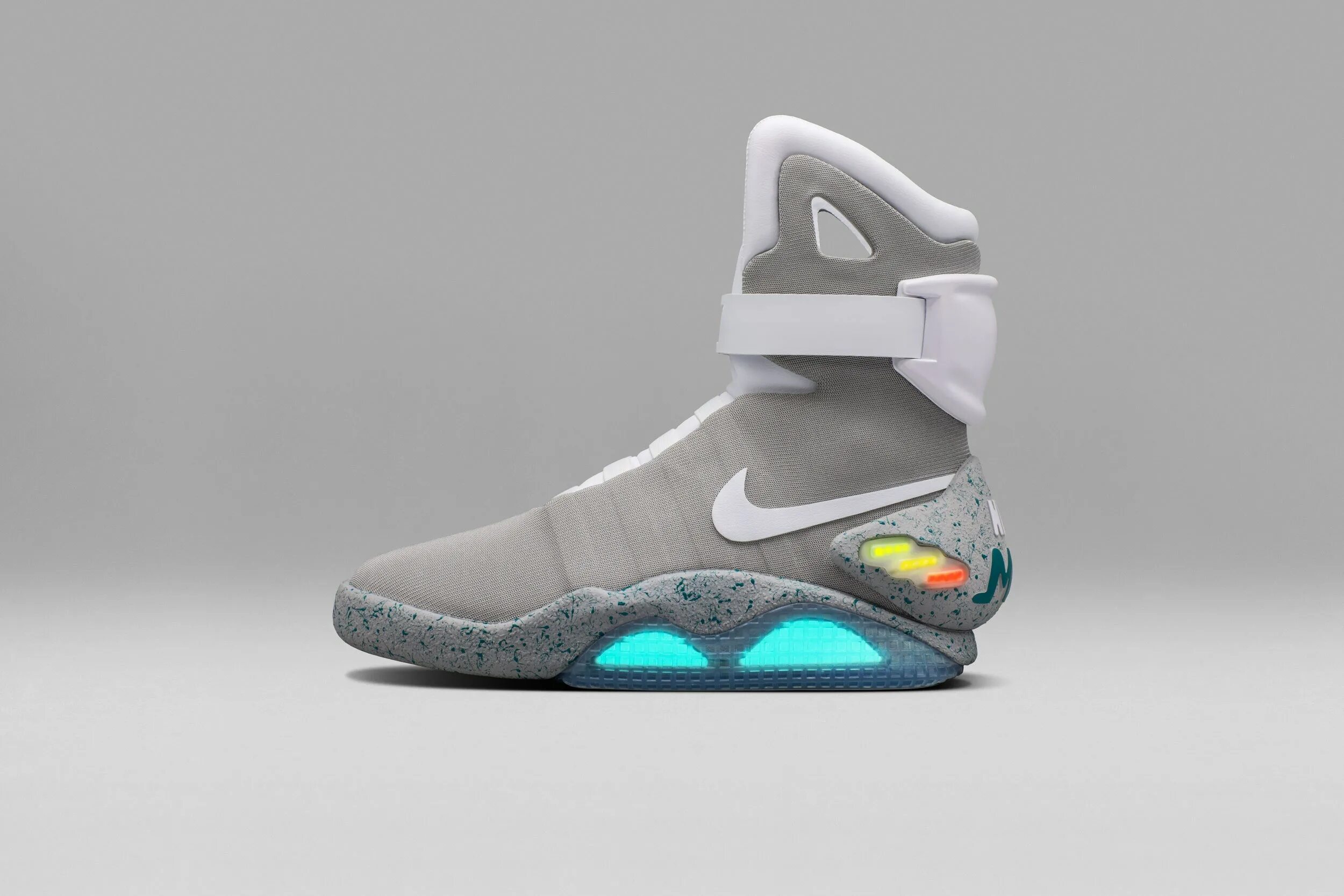 Последние модели кроссовок. Nike Air mag 2016. Nike Air mag 2016 2011. Кроссовки Nike mag back to the Future. Nike Air mag 2015.