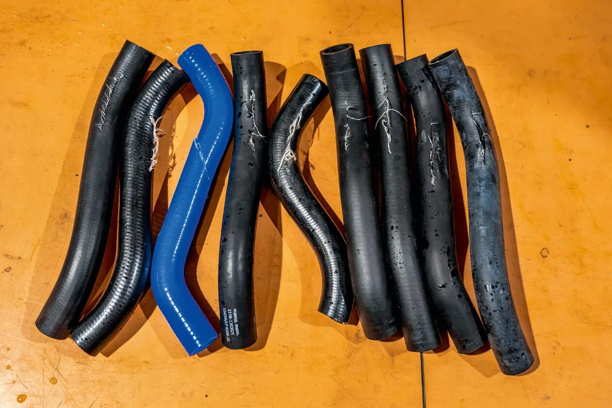 Патрубки системы охлаждения ваз 2108. Патрубки системы охлаждения ваз 2115. Силиконовые патрубки системы охлаждения ваз 2115. Патрубки радиатора 2115. Патрубки охлаждения ваз 2115.