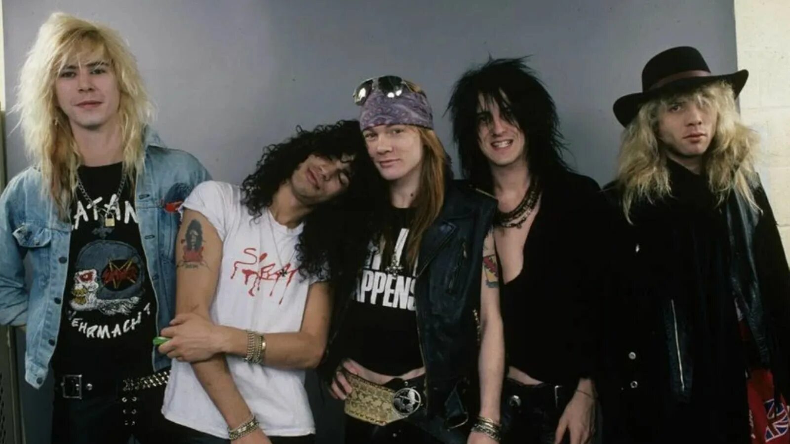 Эксл роуз 1986. Slash гитарист 2020. Guns n roses 1997. Ганзен роузес новембер. Axl rose 1990.
