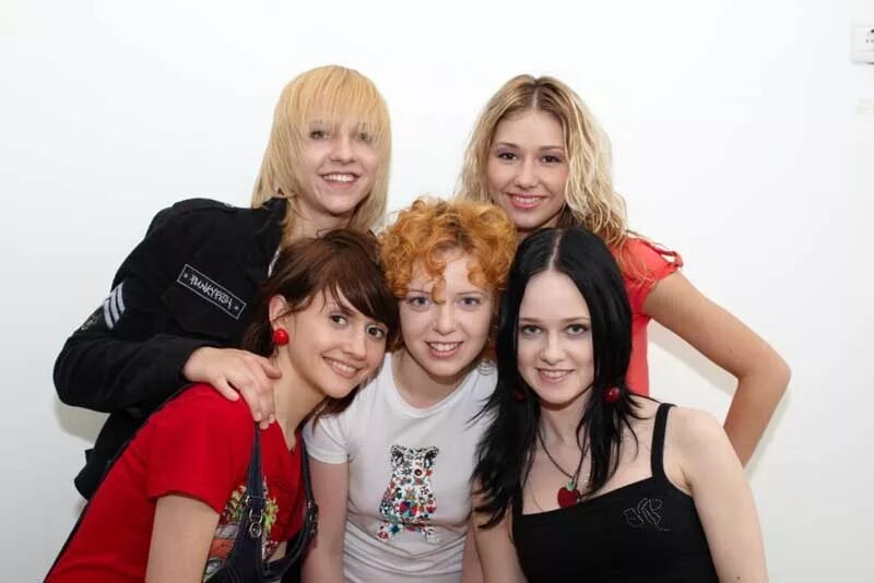 Группа 2005 года. Елена гальперина ранетки. Группа кипелов 2002. Группа ранетки 2005. Алина петрова ранетки.