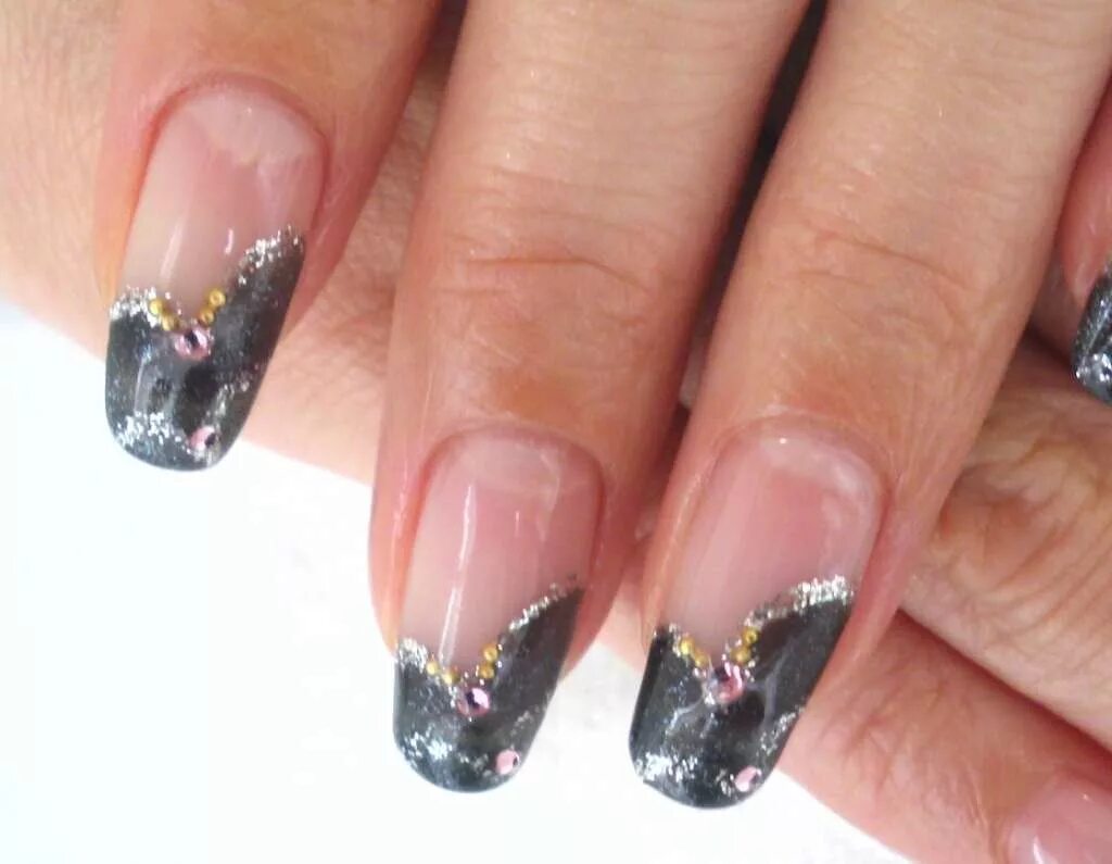 Маникюр дизайн френч черный с блестками Pin de Angiie Bean em Nails Unhas decoradas, Unhas, Unhas decoradas 2018