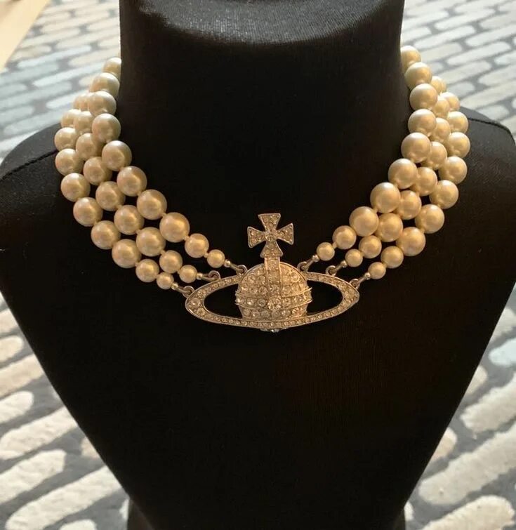 Вивьен вествуд жемчуг. Vivienne westwood pearl choker. жемчужное колье вивьен вествуд. vivienne westwood жемчужное ожерелье. колье вивьен вествуд с жемчугом.