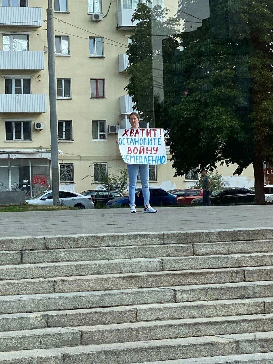 Не выходи на лед в темное время суток. Почему девочкам нельзя будет выходить 20 августа. Почему нельзя выходить на улицу 20 августа. Правила поведения на людк. 22 выходить.