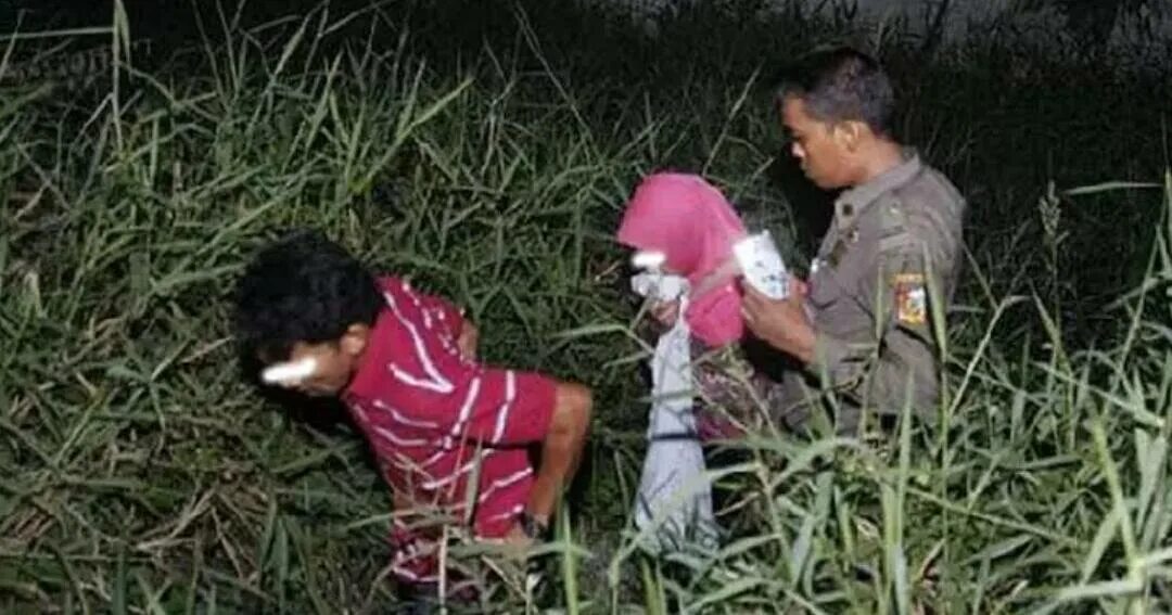 Smp ngentot di hutan. Pacaran cipokan. Kecil.