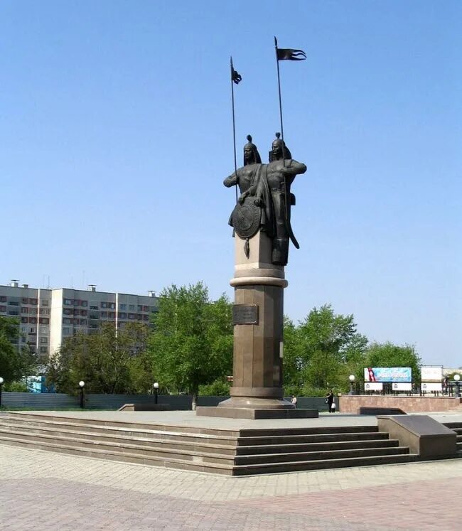 Памятник абая и пушкина в петропавловске. Петропавловск казахстан города казахстана. Памятники в петропавловске казахстан. Памятники петропавловск казахстан. Памятники в петропавловске казахстан.