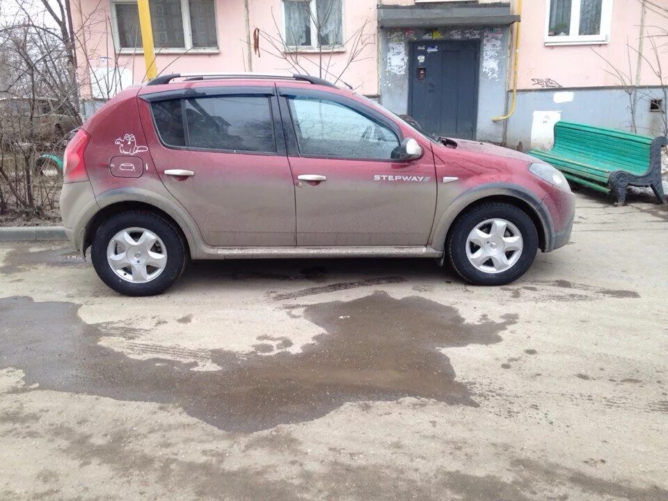 Размер резины рено сандеро. 205/65 R15 Renault Sandero. 195 65 R15 на Рено Сандеро степвей 1. Рено Сандеро 195/65 r15. 205 65 R15 Рено Сандеро степвей 2.