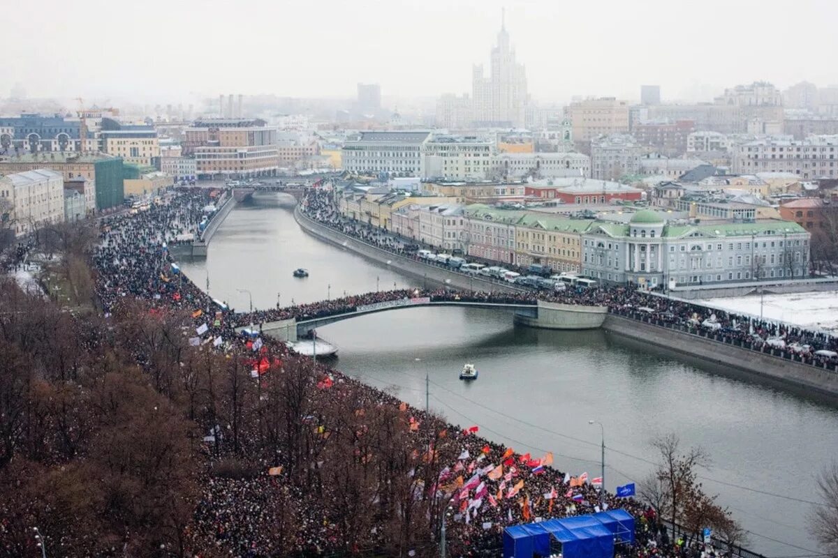 Болотная территория. Болотная площадь в Москве. Болотная площадь Питер. Сквер на Болотной площади в Москве. Болотная площадь 2023.