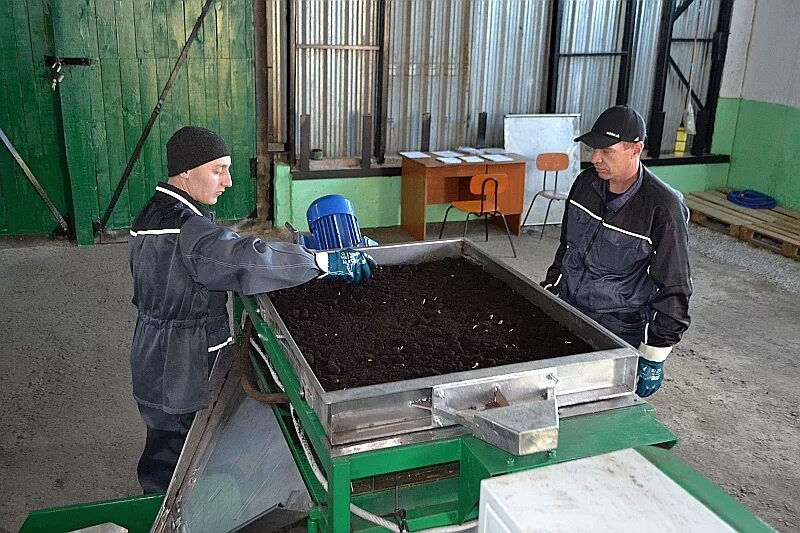 Производство органических удобрений. Завод для переработки органики. Завод органических удобрений. Производитель навоза. Предприятие по производству органических удобрений.