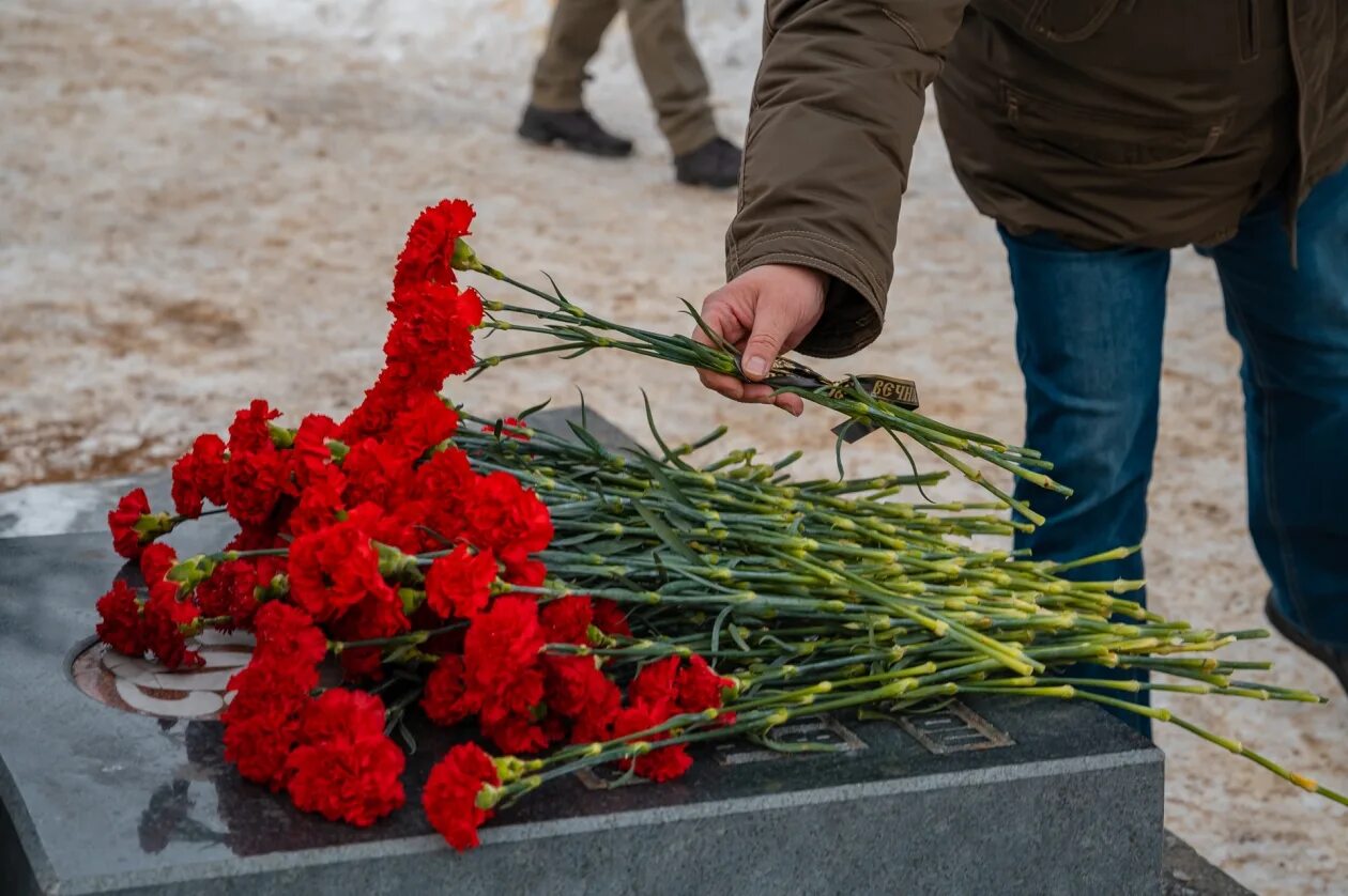 В Магадане почтили память воинов-интернационалистов. Памяти погибших земляков. 15 Февраля день памяти фото. Фото к песням о локальных конфликтах. Памяти погибших в локальных конфликтах