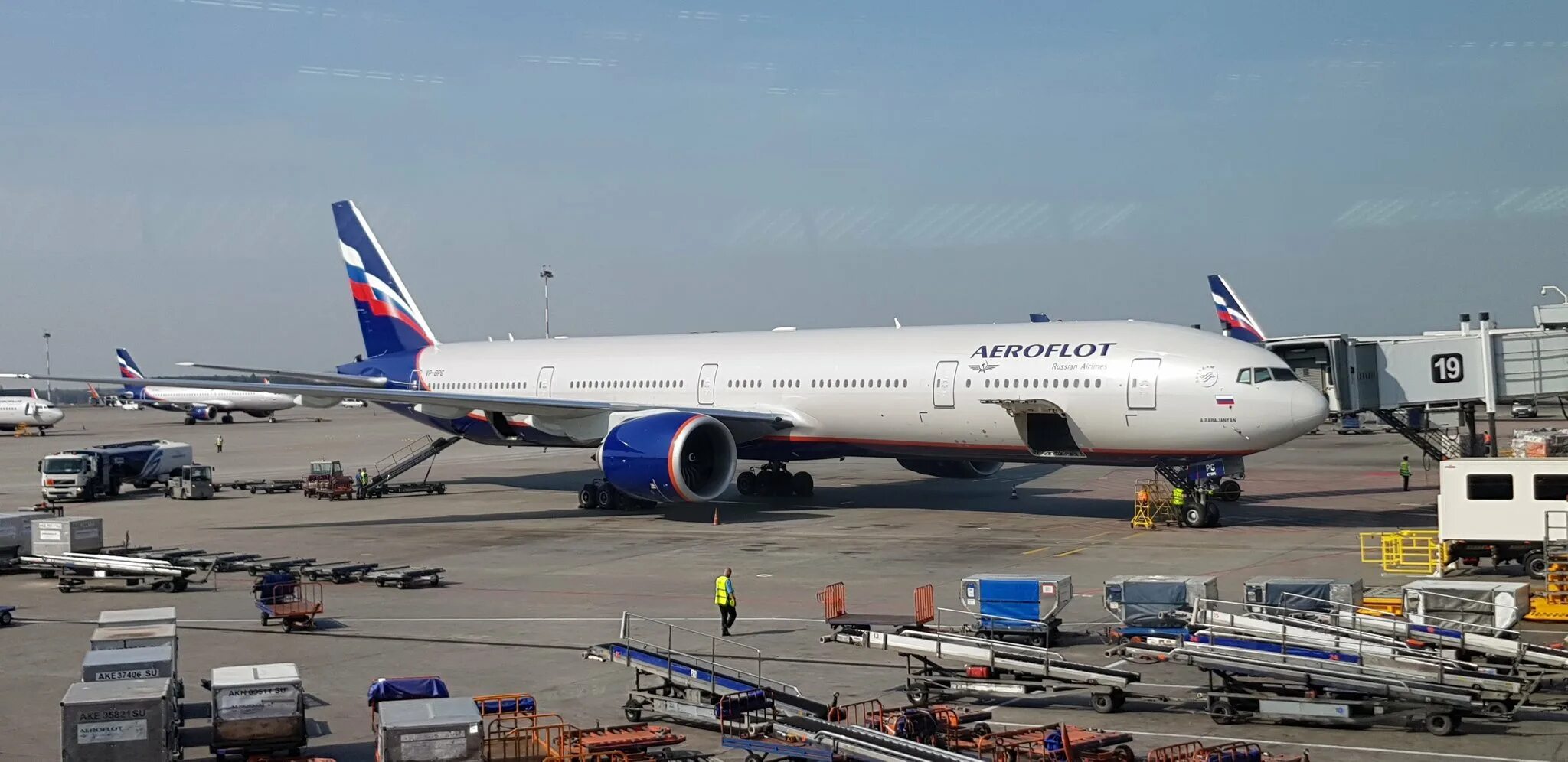 Aeroflot boeing. Boeing 777-300 Аэрофлот. Боинг 777 300 Аэрофлот. Самолёт Boeing 777-300er. Аэрофлот самолет Боинг 777-300er.