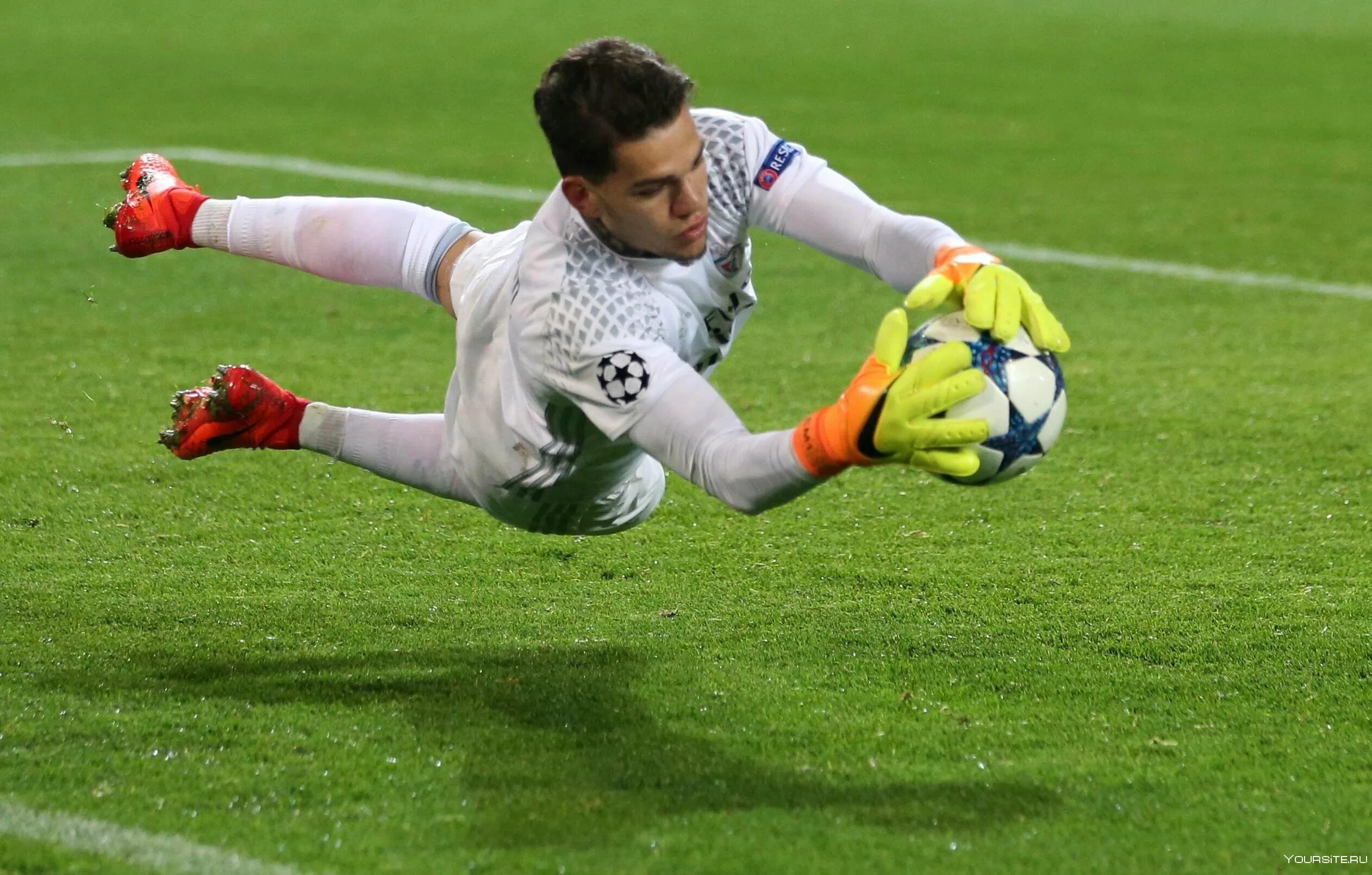 Тер штеген на воротах. Вратарь реала тибо куртуа. Мануэль нойер 2014. Manuel neuer футболист. Лучший вратарь играть.