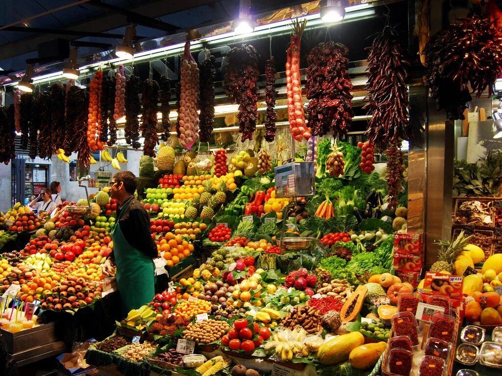 Ряд маркет. Рынок Бокерия в Барселоне. Barcelona la Boqueria Market. Продуктовый рынок. Продовольственный рынок.