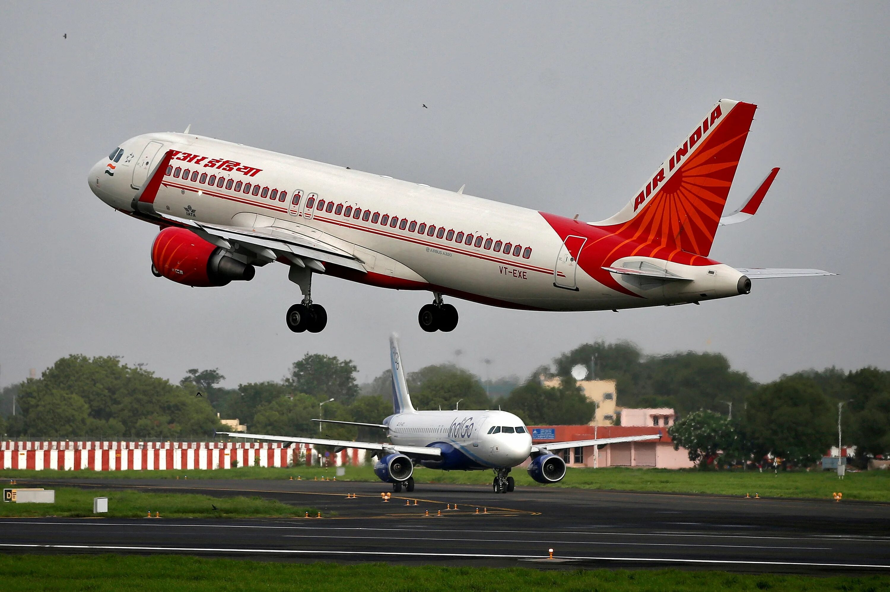 Air india. Air india 182. Индийские авиалинии. Аир индия. Индийские авиалинии самолет.