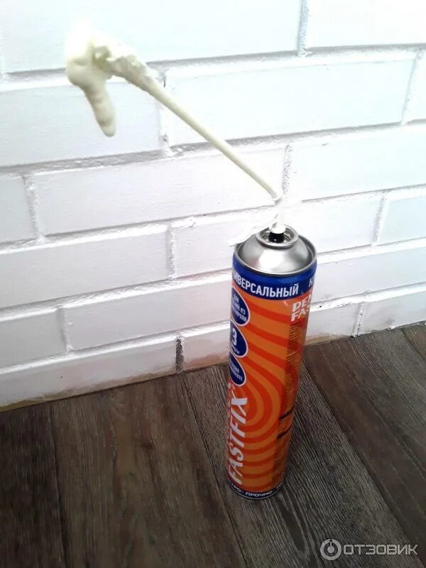 Нанесение клей пены на пеноплекс. Монтаж пеноплекса на потолок. Пенополистирол жидкий. Клей для крепления пеноплекса. Клеят ли пеноплекс на монтажную пену.