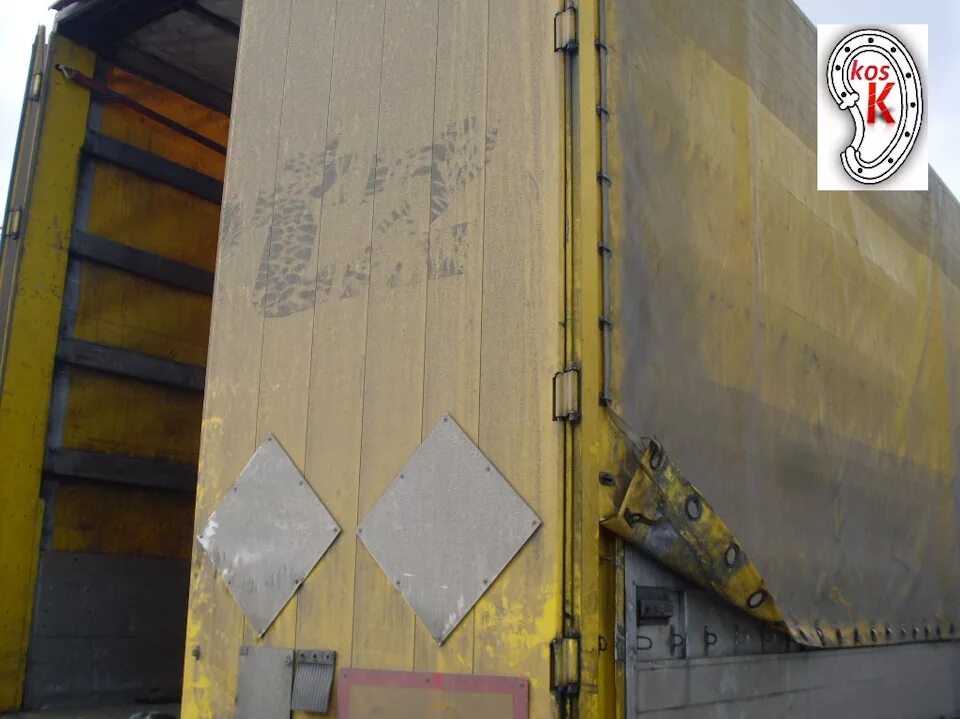 Петля прицепа ворот шмитц. Задние ворота для полуприцепа крона. Полуприцеп шмитц сзади. Ворота полуприцепа шмитц. Ворота на полуприцеп шмитц.