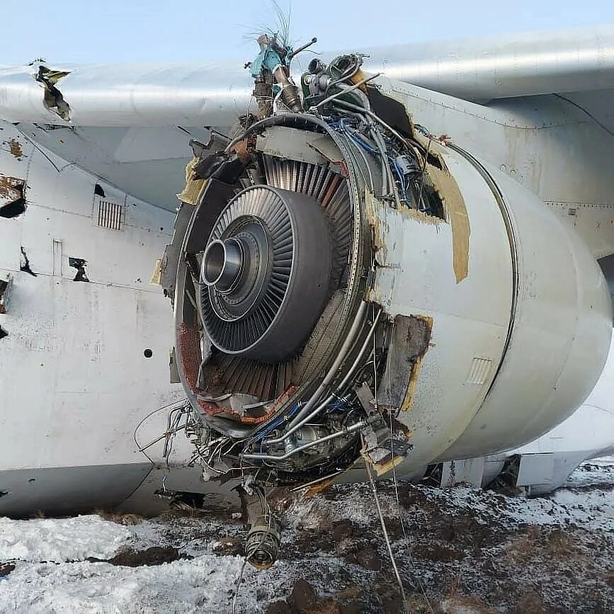 Повреждение самолетов. Д-18т двигатель. Ан124 турбина.