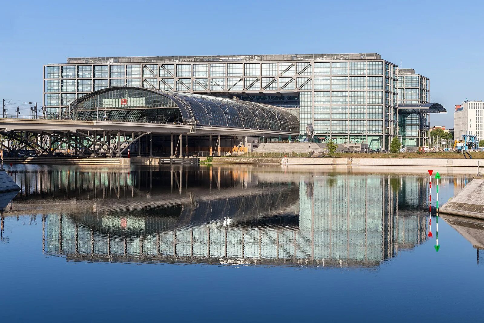 Берлин самое главное. Вокзал Берлин Хауптбанхоф. Берлин вокзал Hauptbahnhof. Берлинский Центральный вокзал. Вокзал Берлин-Центральный (Берлин, Германия).