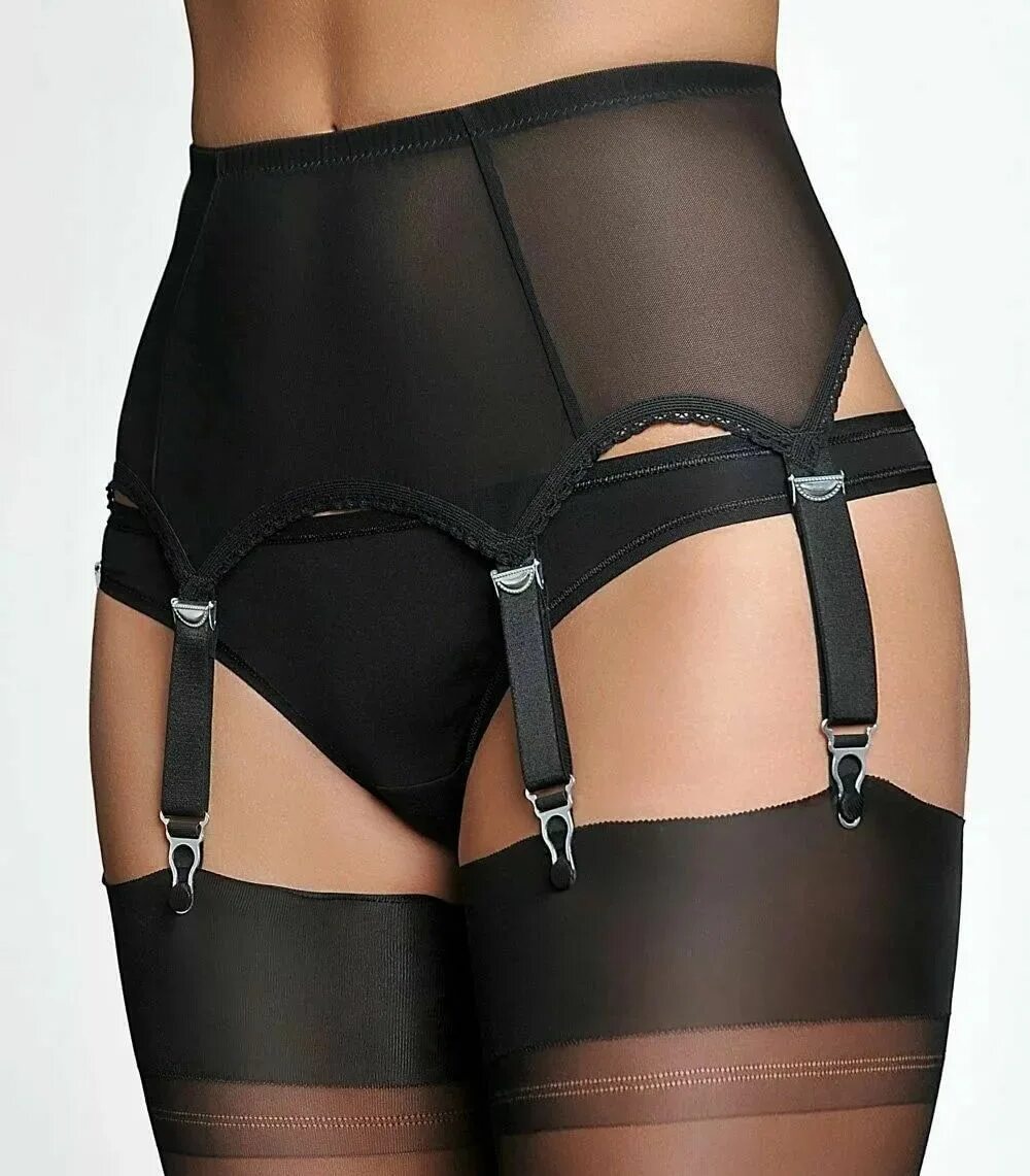 Suspender belt корсет. Женщина в чулках с поясом. Подвязки для чулков. Свадебное белье. Атласный пояс для чулок.