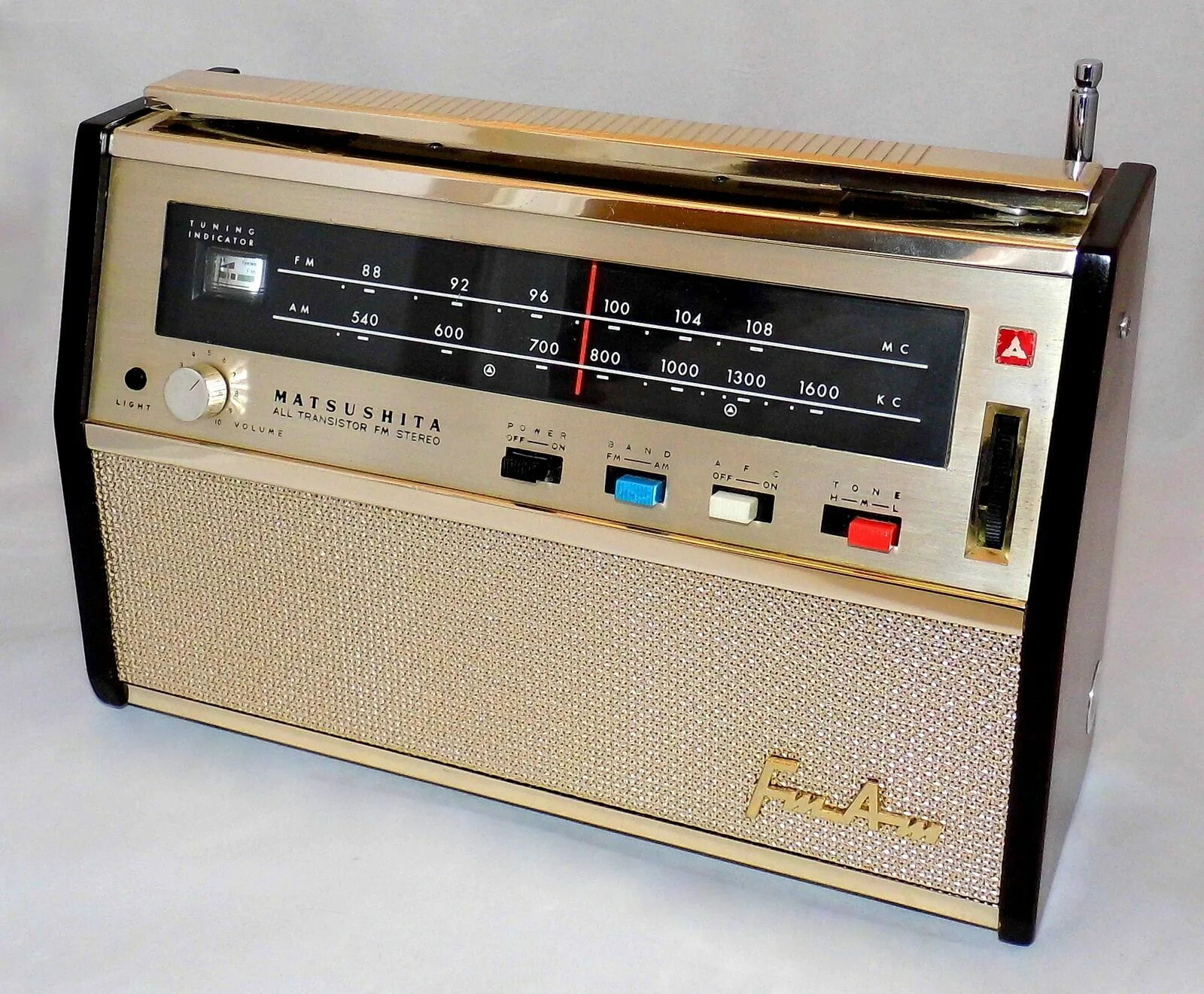 Ретро радиоприемник Панасоник. Vintage Radio Panasonic r-108. Радиоприемник Мацусита 1931. Радиоприемник Panasonic r39. Ретро магнитофон