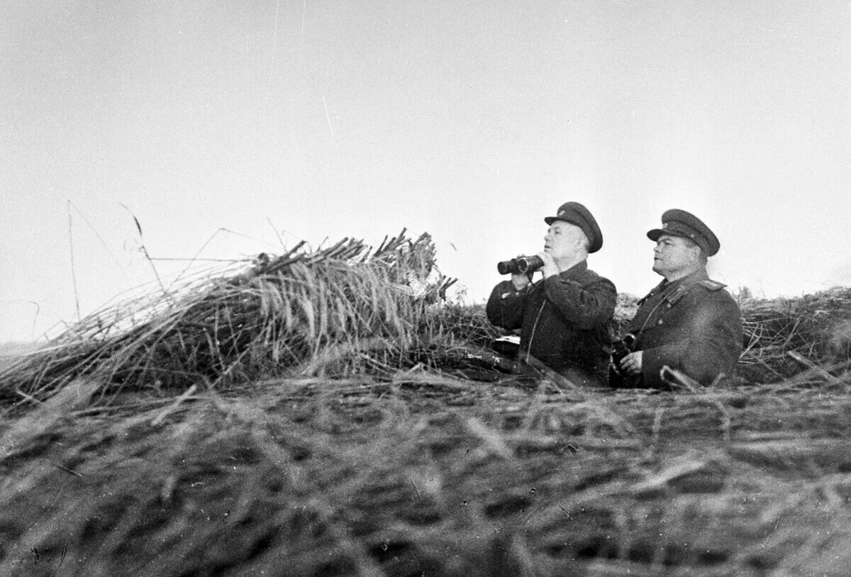 Воронежский фронт курская битва командующий. Ватутин фронта 1943. Курская битва 1943. Ватутин Курская битва.