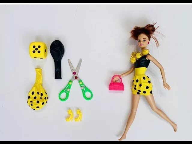 Одежда для барби из шарика воздушного. Одежда для барби из шарика воздушного. Как сделать одежду для кукол из шарика. Барби в купальнике. Одежда для барби из шарика.